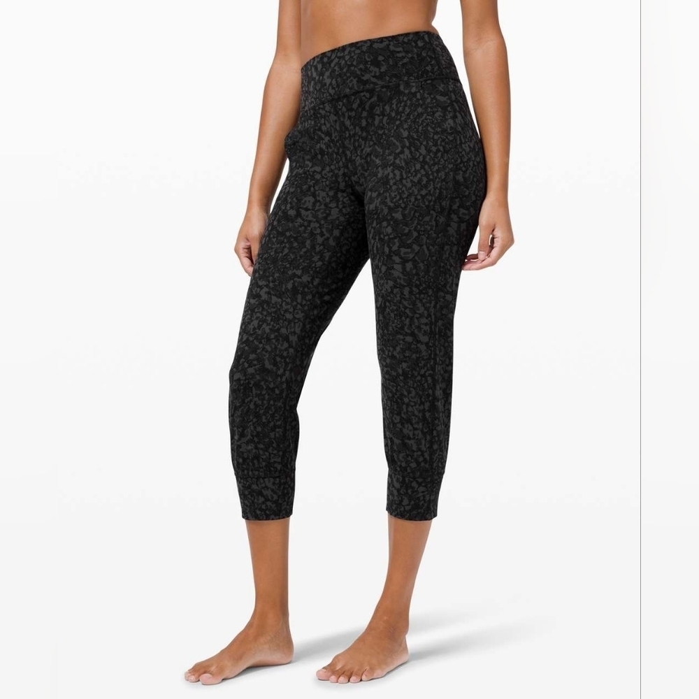 Lululemon Align Jogger Crop *23" Wild Thing Camo Deep Coal Multi Sz 2